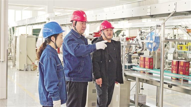 Điện năng làm nền tảng, rượu cỏ nguyên liệu tạo nên hương vị mới của thời đại.